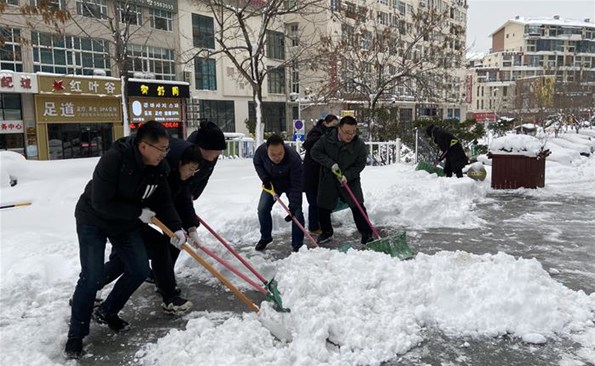 以動(dòng)制“凍”，溫暖護(hù)行——威海產(chǎn)投集團(tuán)開展清雪行動(dòng)